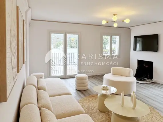(8) Całkowicie odnowiony apartament gotowy do zamieszkania