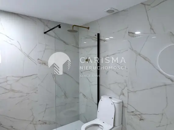 (20) Całkowicie odnowiony apartament gotowy do zamieszkania