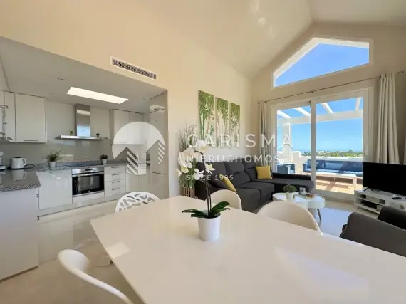 (10) Nowoczesny penthouse w prestiżowym kompleksie nad prywatną laguną