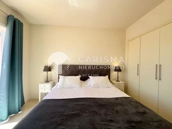(16) Nowoczesny penthouse w prestiżowym kompleksie nad prywatną laguną