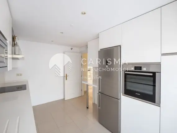 (16) Dwupoziomowy penthouse w otoczeniu pól golfowych