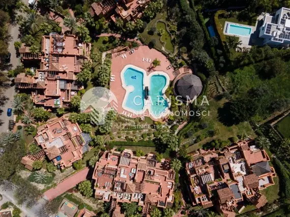 (30) Dwupoziomowy penthouse w otoczeniu pól golfowych