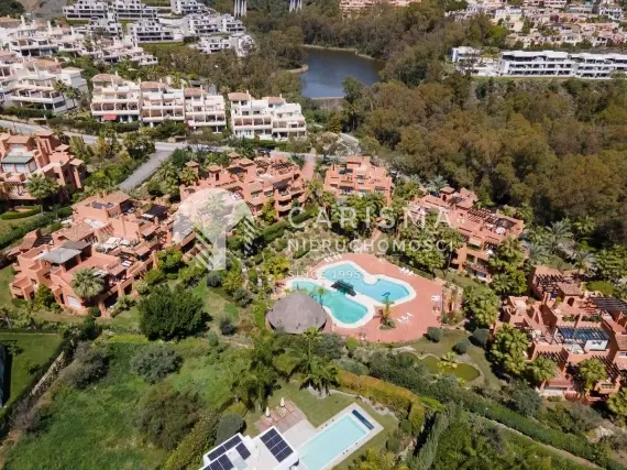 (31) Dwupoziomowy penthouse w otoczeniu pól golfowych