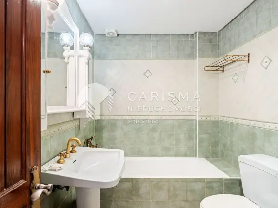 (16) Apartament w wyjątkowej lokalizacji z widokiem na port Capobino