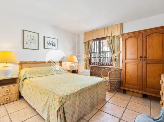 (18) Apartament w wyjątkowej lokalizacji z widokiem na port Capobino
