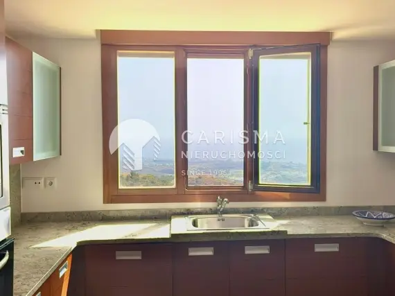 (14) Penthouse z pięknym panoramicznym widokiem na morze