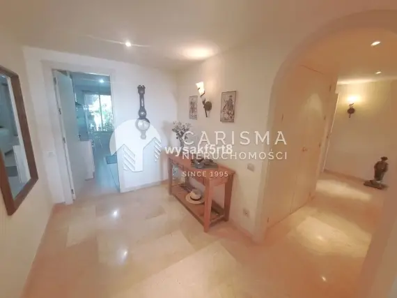 (13) Parterowy apartament w kompleksie z dostępem do plaży