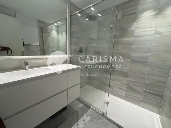 (11) Apartament w dzielnicy luksusowych rezydencji blisko plaży