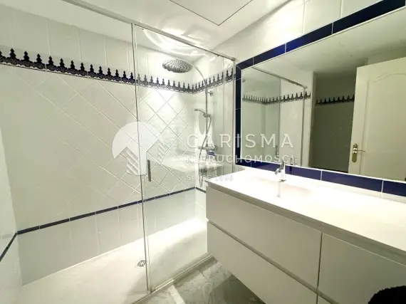 (13) Apartament w dzielnicy luksusowych rezydencji blisko plaży