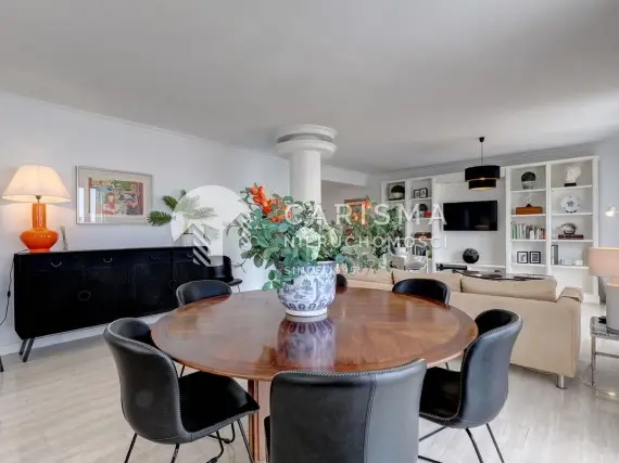 (26) Dwupoziomowy penthouse z widokiem na port jachtowy