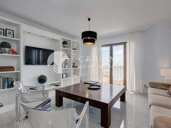 (35) Dwupoziomowy penthouse z widokiem na port jachtowy