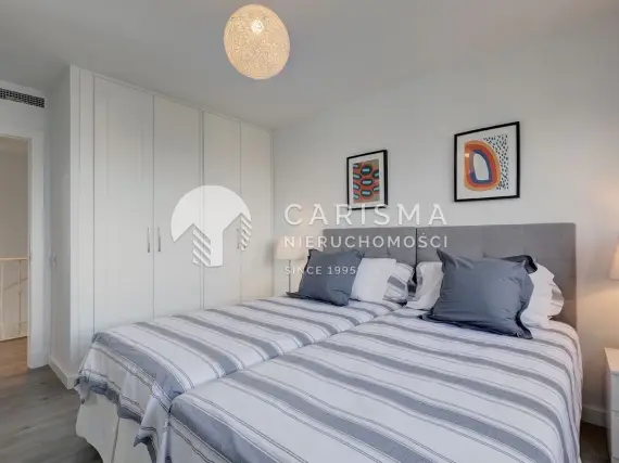 (46) Dwupoziomowy penthouse z widokiem na port jachtowy