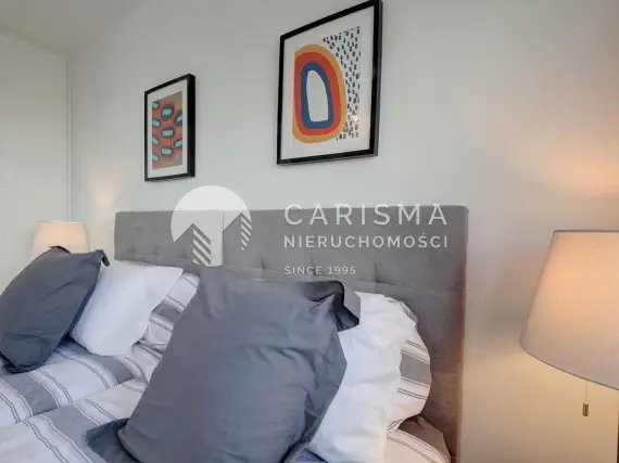 (45) Dwupoziomowy penthouse z widokiem na port jachtowy