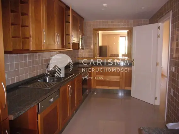 (11) Apartament w prestiżowym kompleksie blisko plaży
