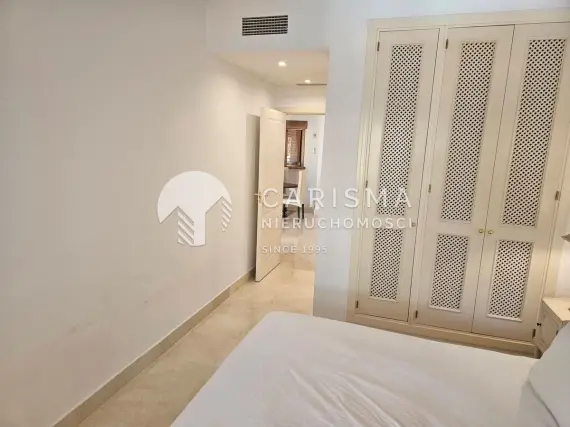 (13) Apartament w prestiżowym kompleksie blisko plaży