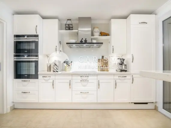 (12) Apartament w kompleksie położonym pomiędzy dwoma polami golfowymi