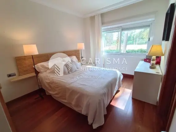 (9) Apartament na parterze w prestiżowym kompleksie  700 metrów od plaży