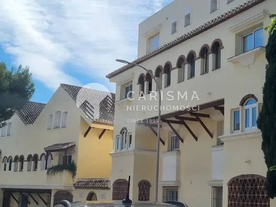 (25) Apartament w prestiżowym kompleksie z dostępem do plaży