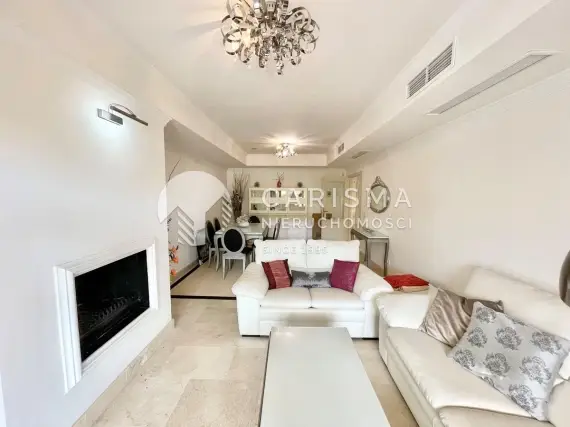 (6) Apartament w uroczo położonym luksusowym kompleksie