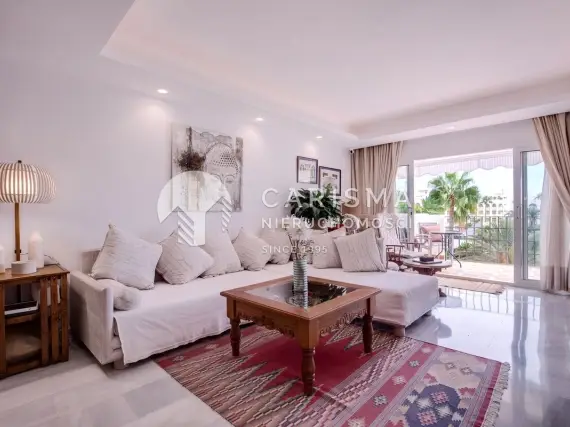 Dwupoziomowy penthouse z widokiem na morze i góry blisko plaży 1