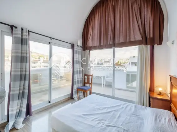 (10) Dwupoziomowy penthouse w pierwszej linii portu