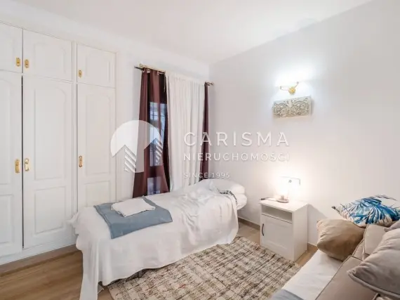 (12) Dwupoziomowy penthouse w pierwszej linii portu