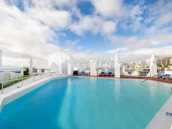 (18) Dwupoziomowy penthouse w pierwszej linii portu