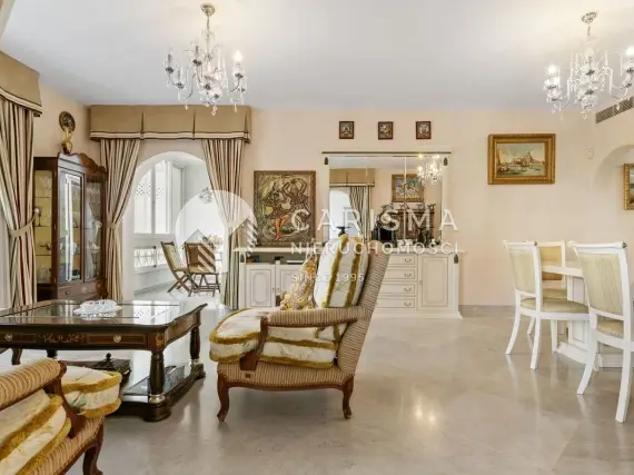 (6) Apartament w ekskluzywnej dzielnicy blisko portu i plaży
