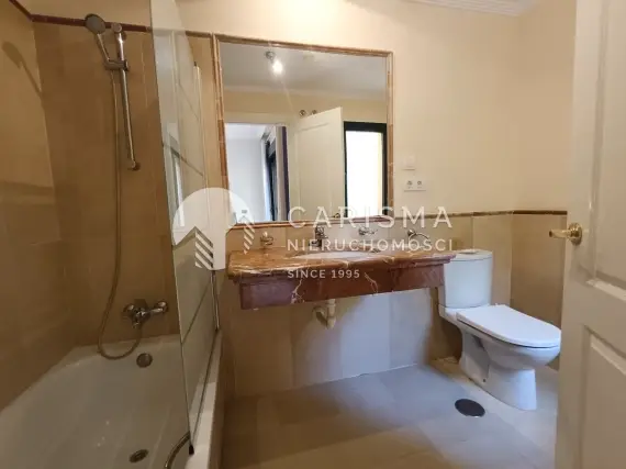 (14) Apartament z panoramicznym widokiem na pole golfowe