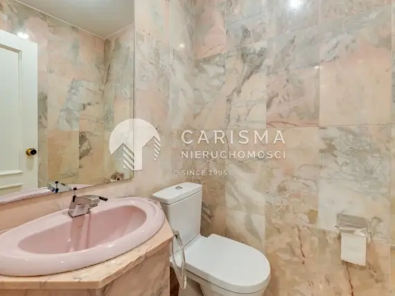 (27) Apartament w kameralnym kompleksie z widokiem na pole golfowe