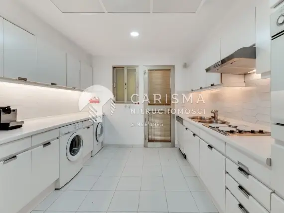 (20) Apartament w kameralnym kompleksie z widokiem na pole golfowe