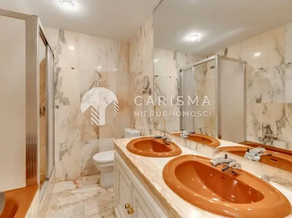 (34) Apartament w kameralnym kompleksie z widokiem na pole golfowe
