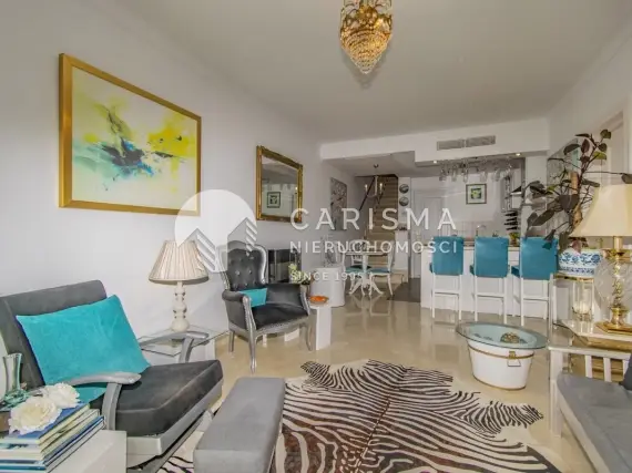 (10) Dwupoziomowy penthouse blisko plaży w urokliwej okolicy