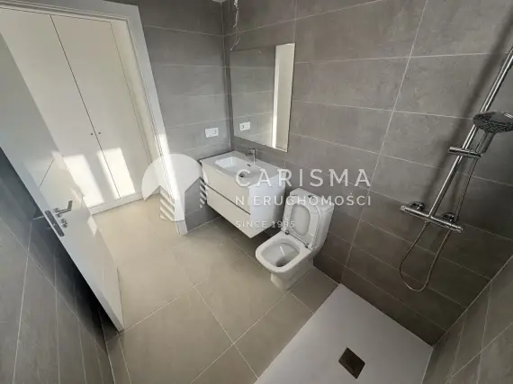 (21) Nowoczesny penthouse 5 min samochodem od plaży