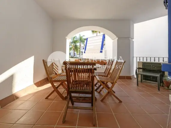 (4) Apartament w pierwszej linii plaży z widokiem na morze