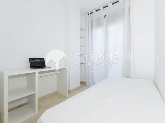 (7) Apartament w pierwszej linii plaży z widokiem na morze