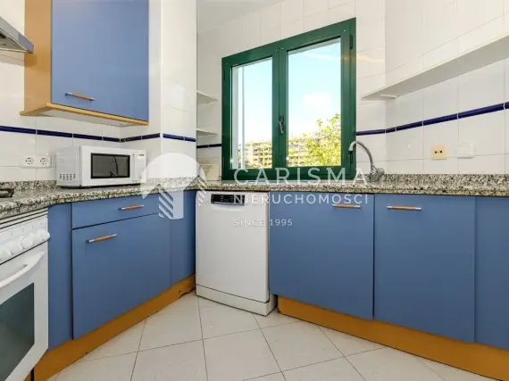 (9) Apartament w pierwszej linii plaży z widokiem na morze