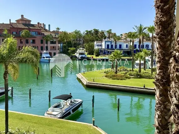 (4) Apartament z widokiem na port Sotogrande Marina