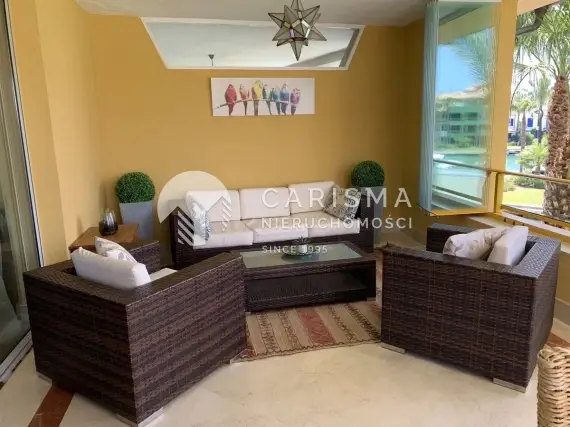 (21) Apartament z widokiem na port Sotogrande Marina