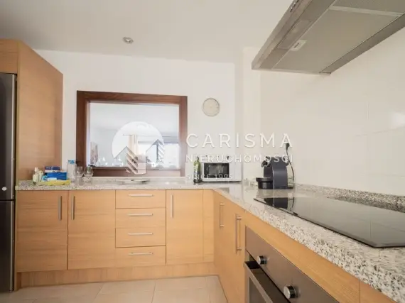 (12) Dwupoziomowy penthouse z widokiem na morze, góry i Gibraltar