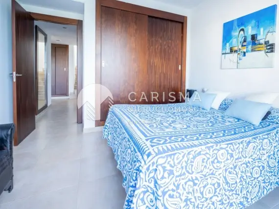 (17) Dwupoziomowy penthouse z widokiem na morze, góry i Gibraltar