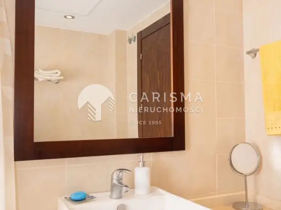 (22) Dwupoziomowy penthouse z widokiem na morze, góry i Gibraltar
