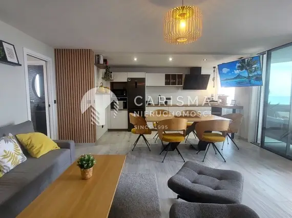 (12) Zmodernizowany apartament  z widokiem na morze w drugiej linii plaży