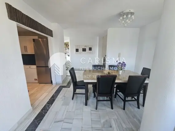 (10) Dwupoziomowy penthouse z widokiem na morze kilka kroków od plaży