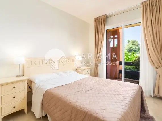 (8) Parterowy apartament w nadmorskim kompleksie tuż przy plaży