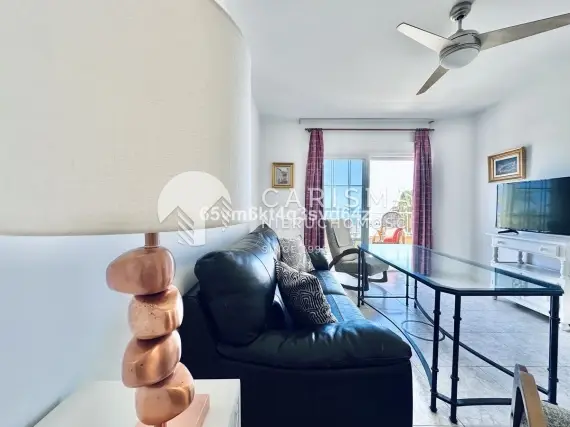 (12) Apartament z bezpośrednim wyjściem na promenadę i plażę