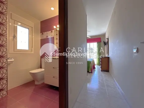(25) Apartament z bezpośrednim wyjściem na promenadę i plażę