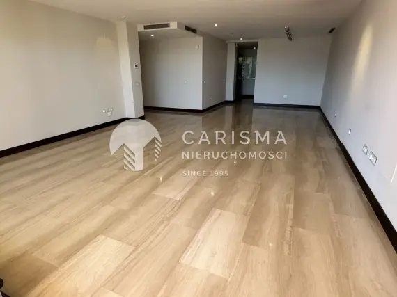 (6) Parterowy apartament z prywatnym ogródkiem i widokiem na morze