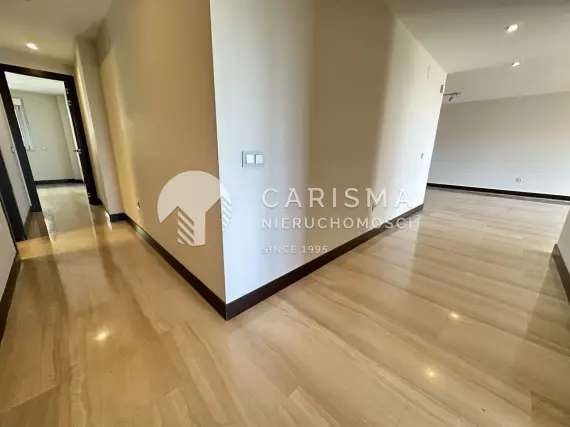 (7) Parterowy apartament z prywatnym ogródkiem i widokiem na morze