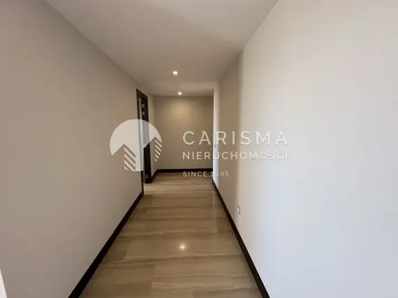 (5) Parterowy apartament z prywatnym ogródkiem i widokiem na morze